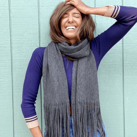 NWT Lucky Brand Grey Wide Fringe Scarf - Picture 1 of 5
